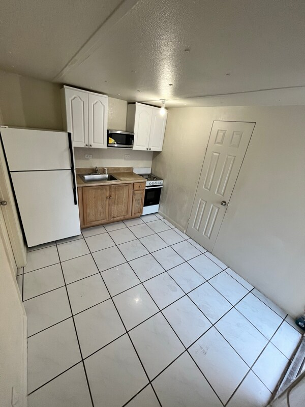 Building Photo - 1135 SW 127th Ct