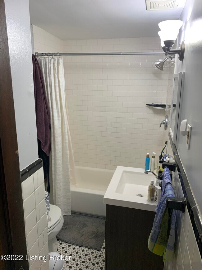 Building Photo - 501 Wallace Ave