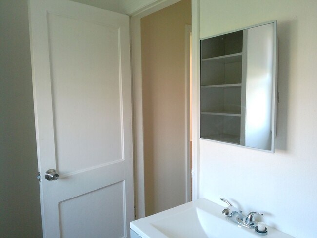 Building Photo - 638 Glazebrook St