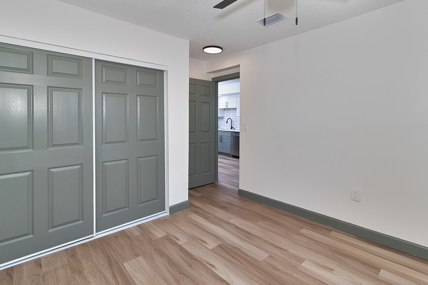 Building Photo - 510 91st Ave N