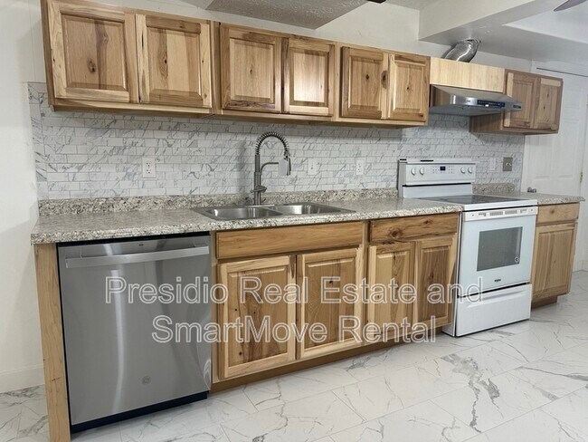 Building Photo - 3408 S Huntington Dr
