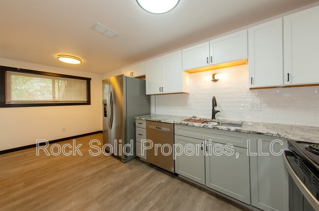 Building Photo - 312 E 27th St