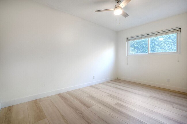 Building Photo - Beautifully Renovated 3-Bedroom Home with ...