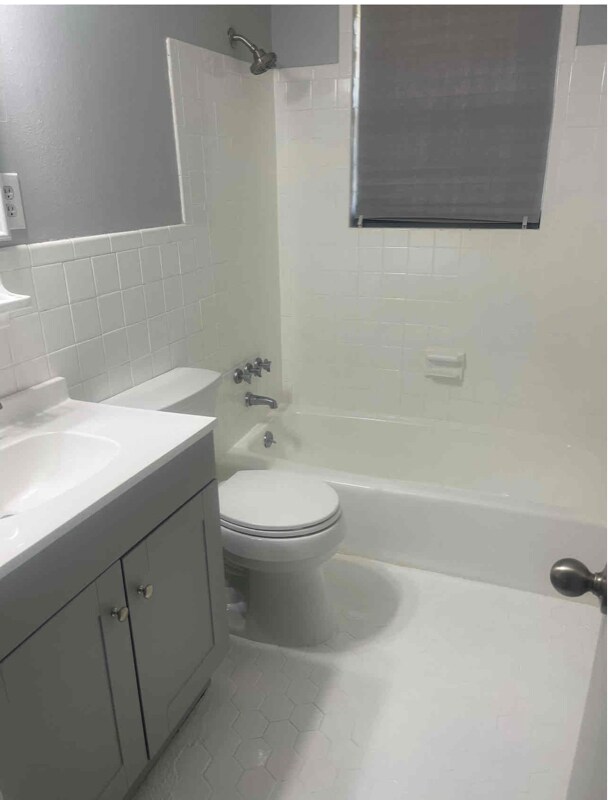 Building Photo - 1914 St James Dr