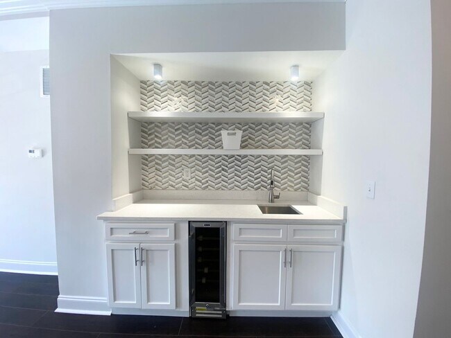 Building Photo - FOR RENT - 2BR/2.5BA Townhome