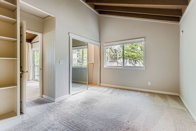 Building Photo - Nicely updated 1 bed 1 bath condo for rent...