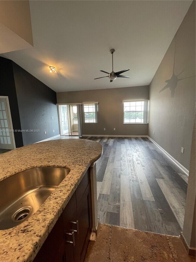 Building Photo - 2850 N Oakland Forest Dr