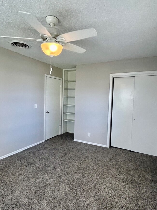 Building Photo - 825 David Ln