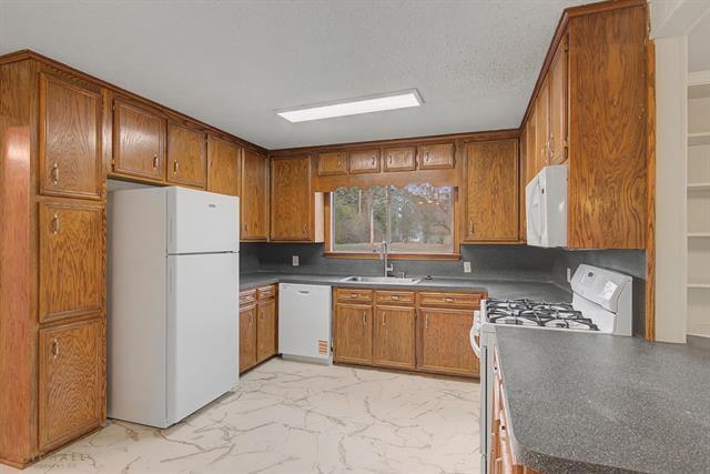 Building Photo - 8921 Sweetbriar Ln