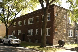 Building Photo - 4951-53 N. Oakley / 2251-57 W. Argyle