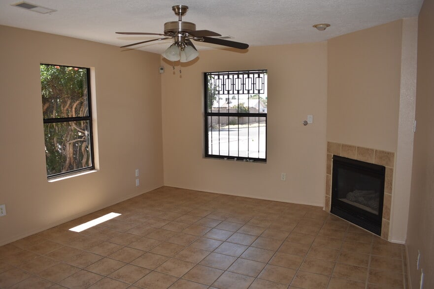 Building Photo - 8600 Simi Ln NE