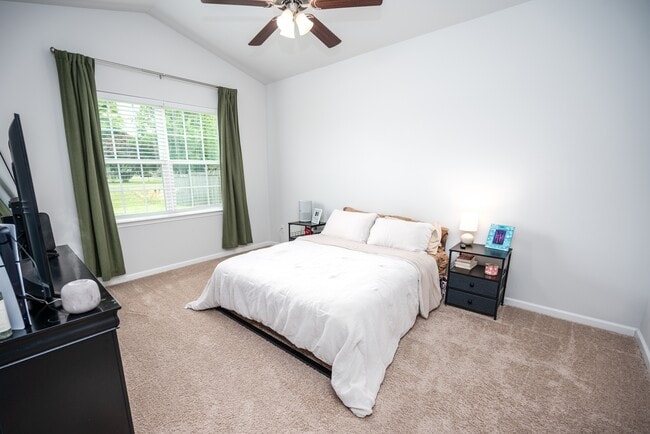 Building Photo - 417 Ginger Dr