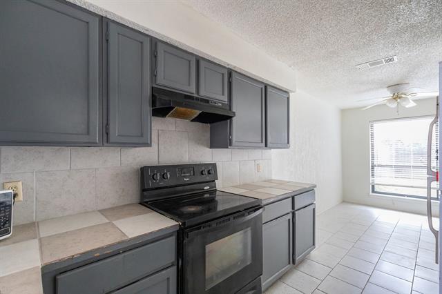 Building Photo - 4925 Greenslope Dr