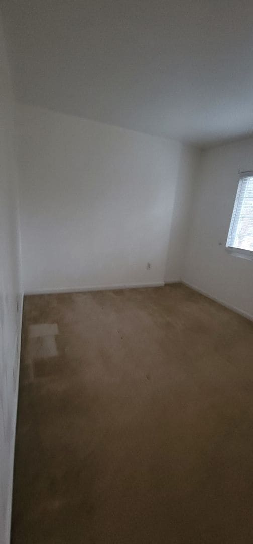 Building Photo - Affordable 2 bedroom / 1 bathroom townhome.