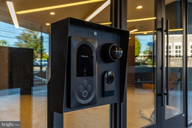 Building Photo - 6910 Ridge Ave