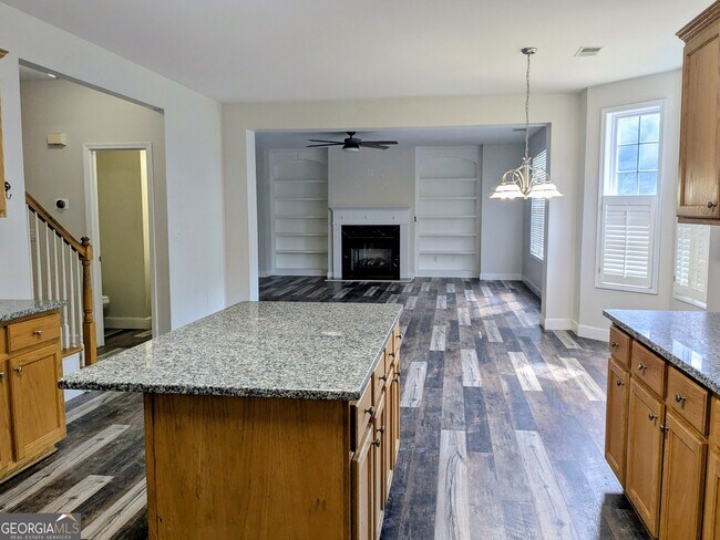 Building Photo - 137 Village Green Cir