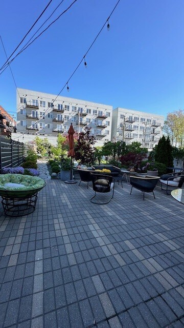 Building Photo - 2142 W Monroe St