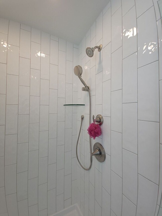 Building Photo - 5 Bedroom Brand New House with Innovative Technology near Winter Park