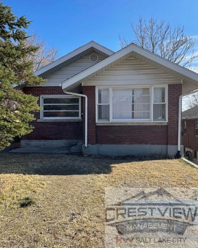 Building Photo - Deem Triplex