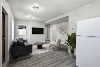 Building Photo - Beautiful completely renovated 2 bed 1 bath townhouse for rent!