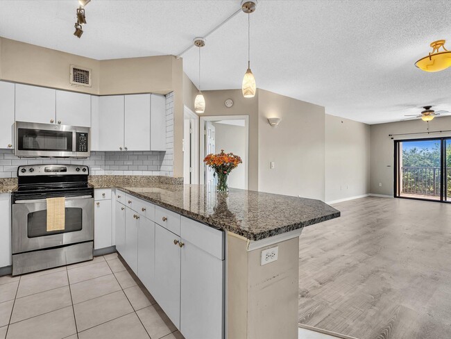 Building Photo - 2105 Lavers Cir