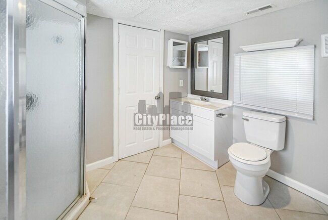 Building Photo - 674 S 13th St