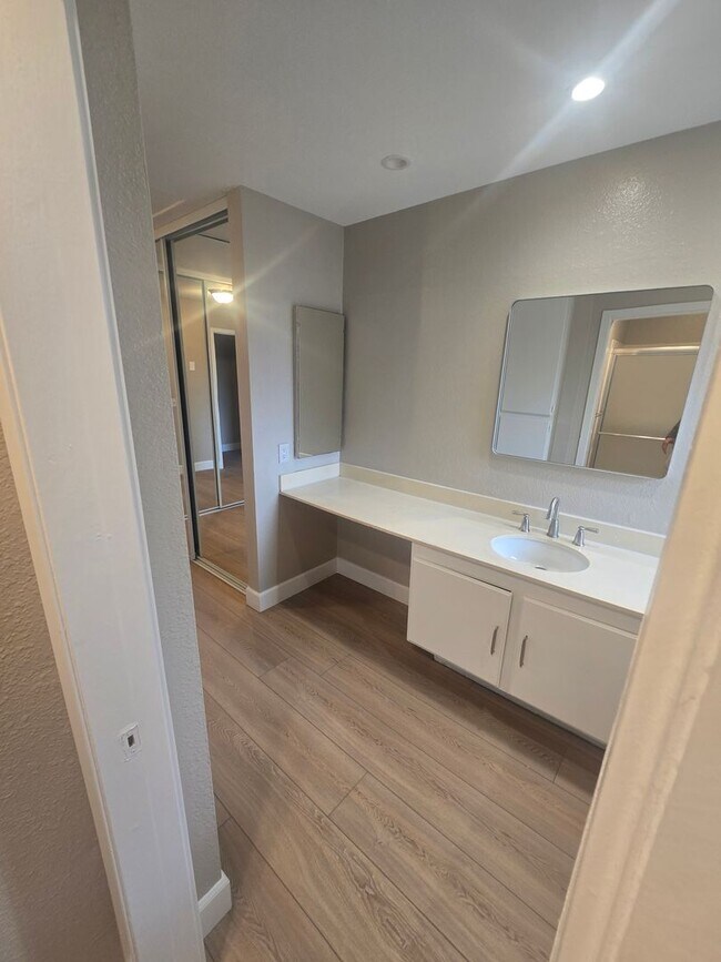 Building Photo - 2 Story Townhouse in Point Loma