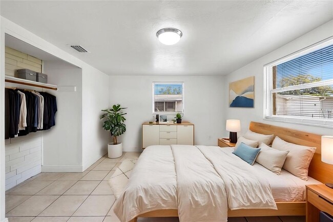 Building Photo - 10803 Hyssop St