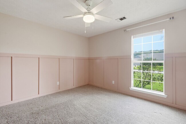 Building Photo - 121 Mill Ct