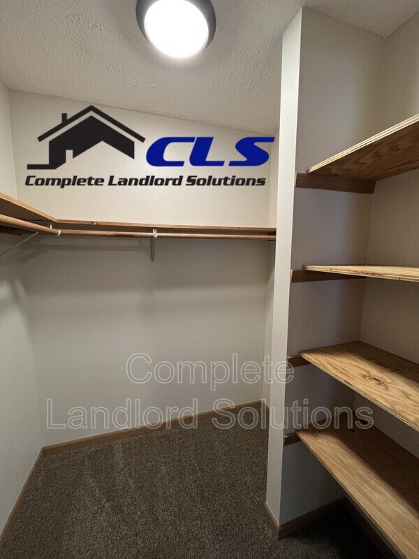 Building Photo - 1742 E Morgan Dr