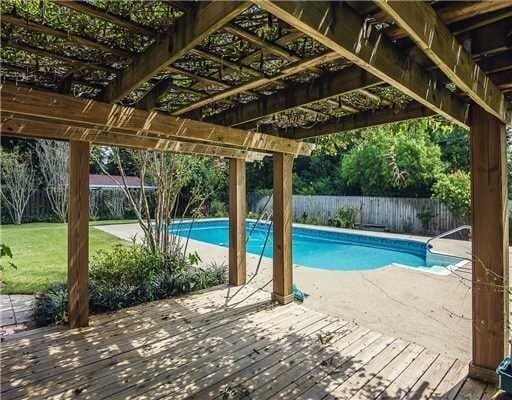 Building Photo - OCEAN SPRINGS - BEAUTIFUL HOME WITH POOL. AND SPACE FOR ENTERTAINING!