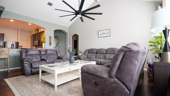 Building Photo - 2109 Mooncrest Dr