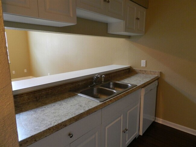 Building Photo - 2388 Parrot Ln