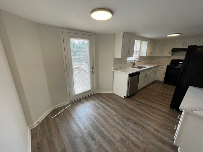 Building Photo - Renovated 3/2.5 House in Chieftain Hills- ...