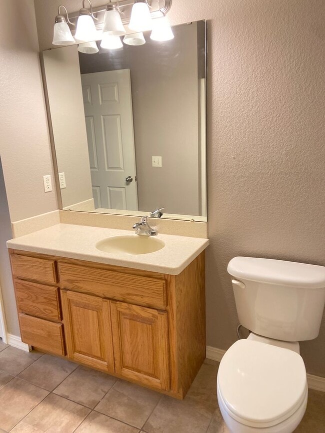 Building Photo - Condominium in FoxPointe