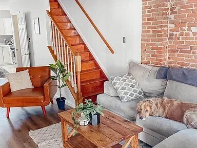 Primary Photo - 1831 Light St