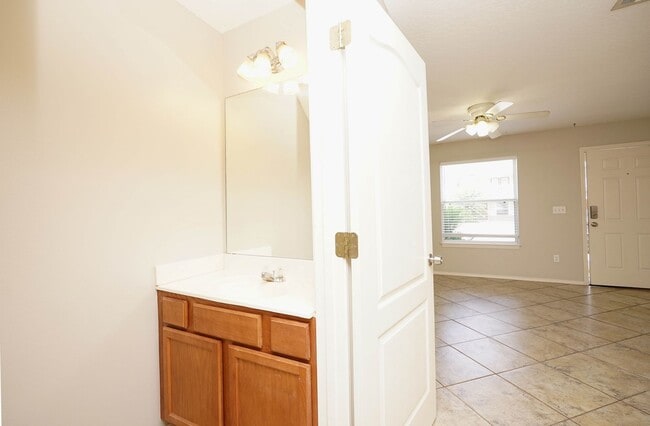 Building Photo - Two bed townhome in Bluewater with a Commu...