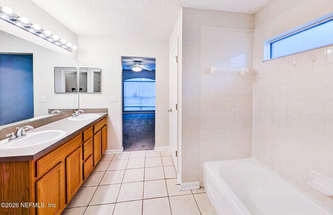 Building Photo - 893 Oak Arbor Cir