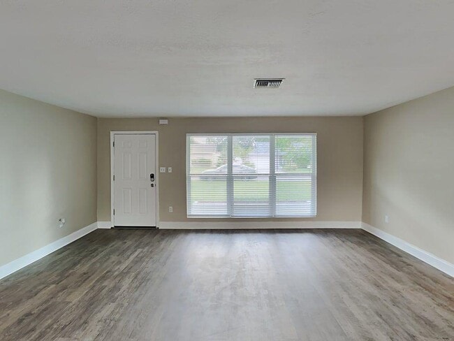 Building Photo - 1032 Carolina Ave