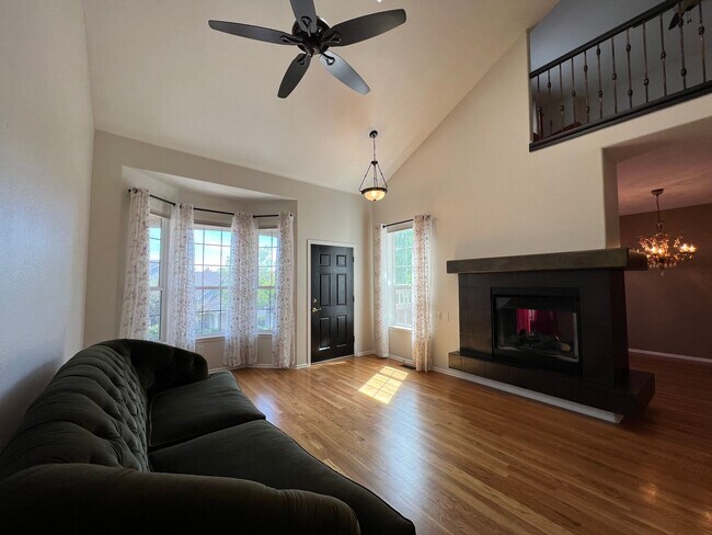 Building Photo - Splendid Townhome in Castle Pines