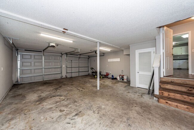 Building Photo - 4 Bedroom, 2.5 Bathroom Home in Tall Pines...
