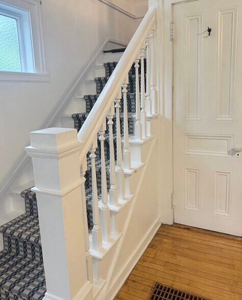 Building Photo - 414 2nd St W