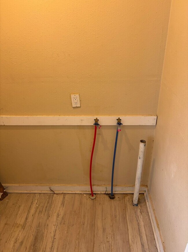 Building Photo - Beautiful 2 Bedroom home in Queensborough