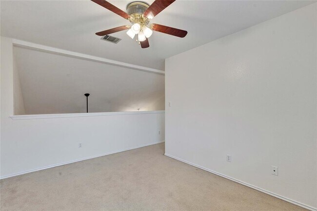 Building Photo - 1008 Balanced Rock Pl