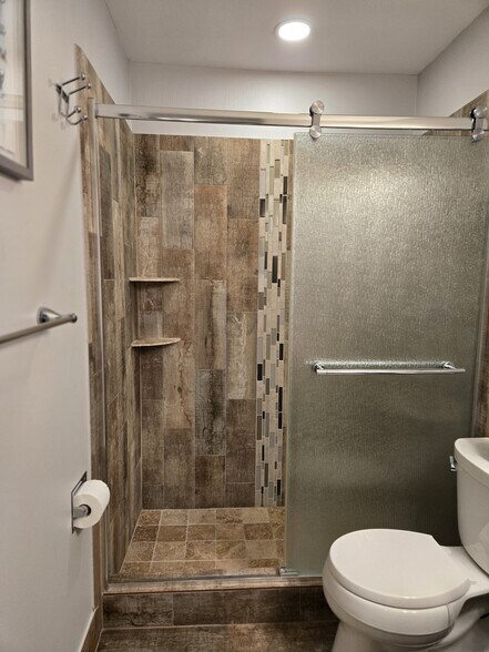 Building Photo - 5242 NE 6th Ave