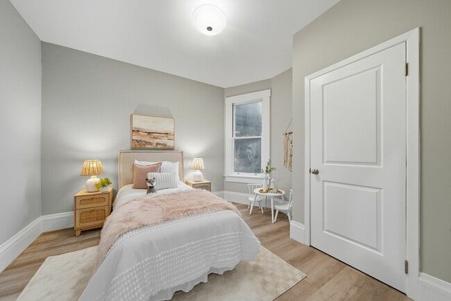 Building Photo - 438 30th St