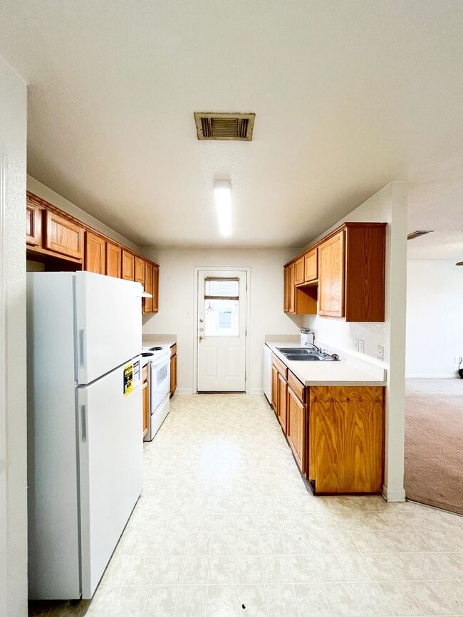 Building Photo - 312 Cedar Ridge Dr