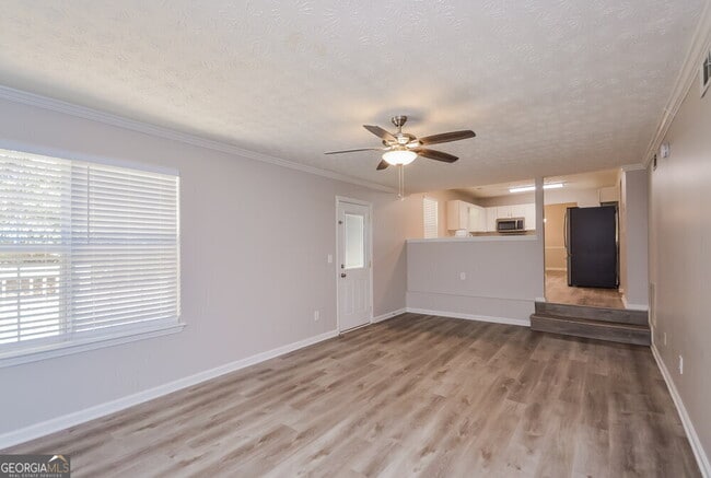 Building Photo - 237 Fox Run