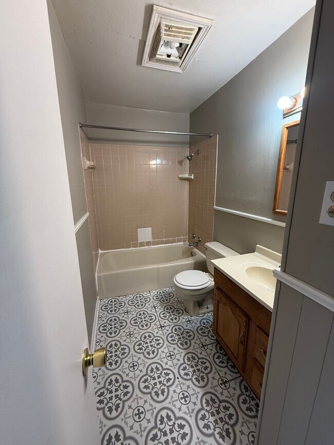 Building Photo - 3720 Old Jenny Lind Rd