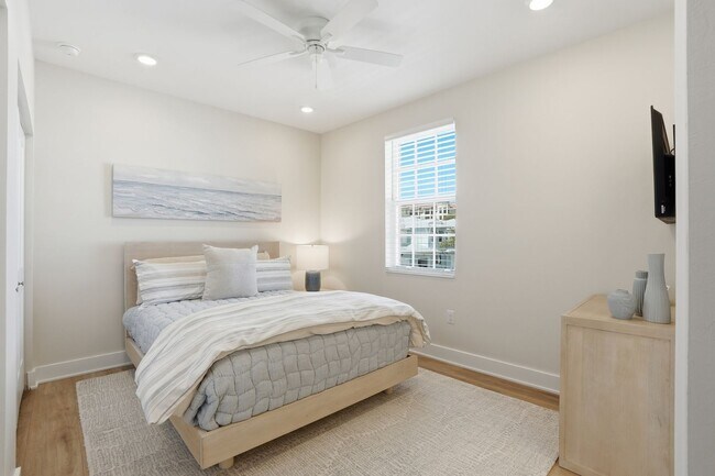 Building Photo - Fully Furnished 3 Bedroom, 3.5 Bath Townhome